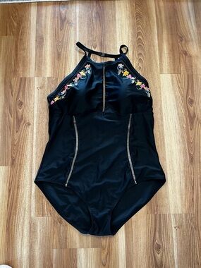 Ulla PopKen Woman's Plus-Size Black Floral Embroidered One-Piece Swimsuit Sz 26